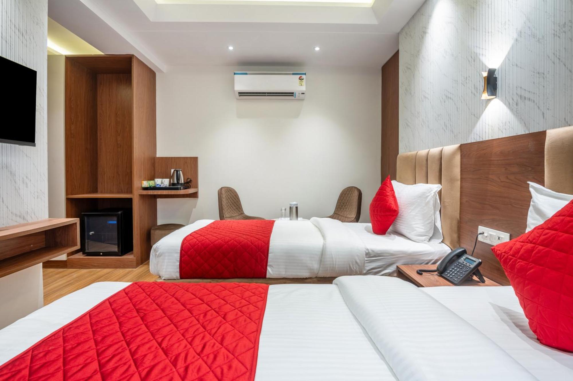 Hotel Avaas - Faiz Road Karol Bagh 델리 외부 사진