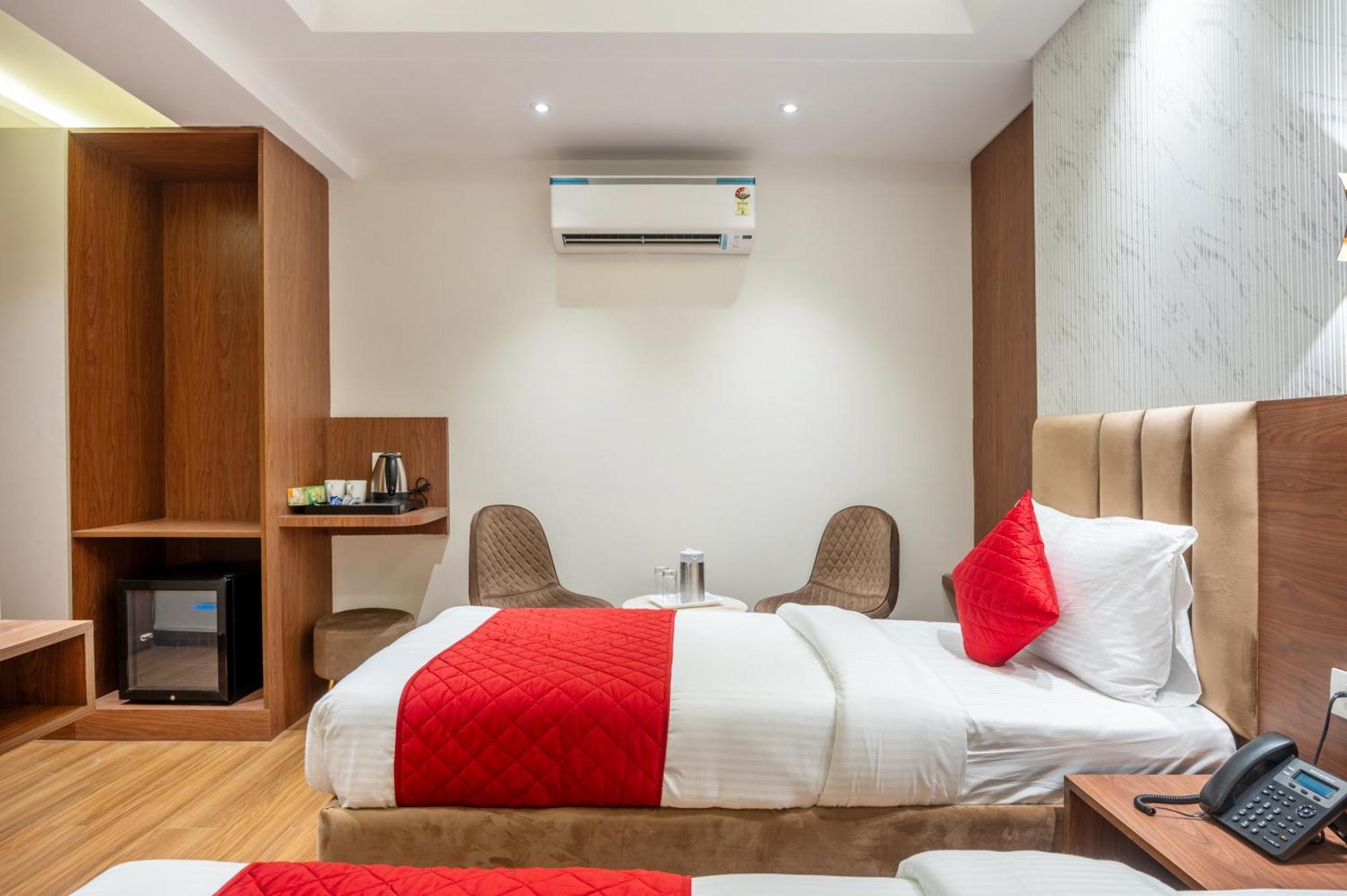 Hotel Avaas - Faiz Road Karol Bagh 델리 외부 사진